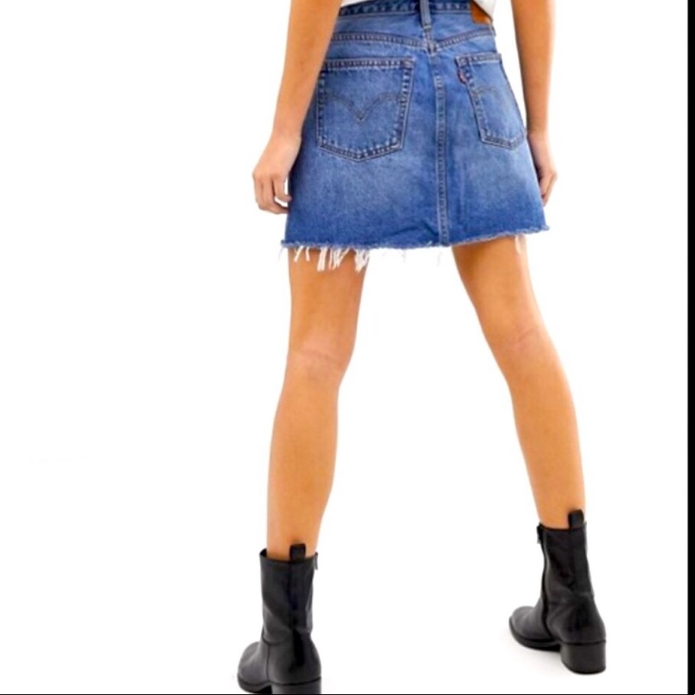 Levi’s size 27 blue jean raw hem skirt
